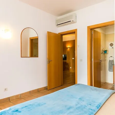 Casa Nostra Lagos * Лагуш
